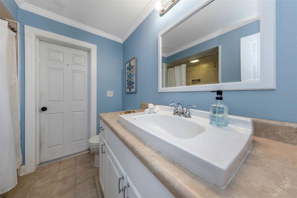 Image 45 of property listing at 1620 COUNTRY LANE, Dunedin, FL 34698