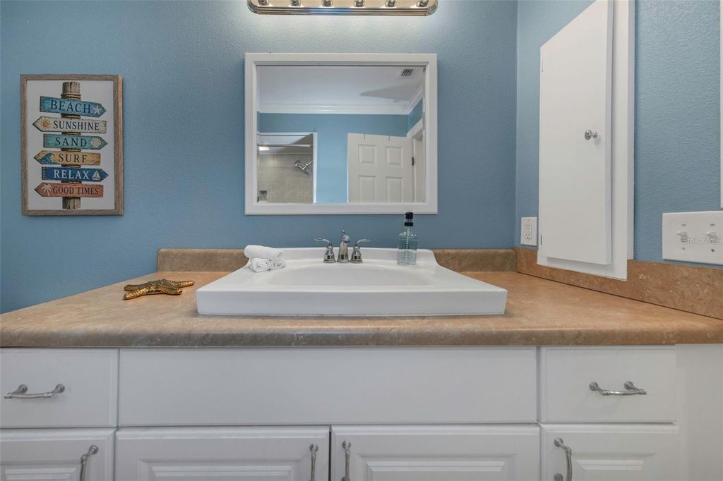 Image 46 of property listing at 1620 COUNTRY LANE, Dunedin, FL 34698