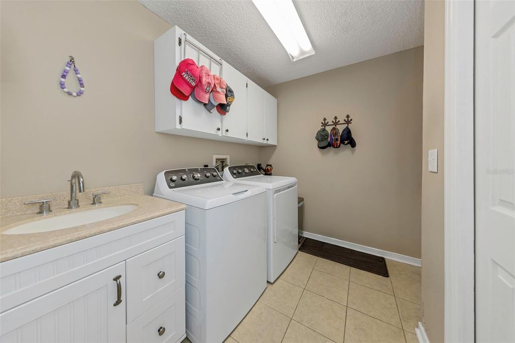 Image 47 of property listing at 1620 COUNTRY LANE, Dunedin, FL 34698