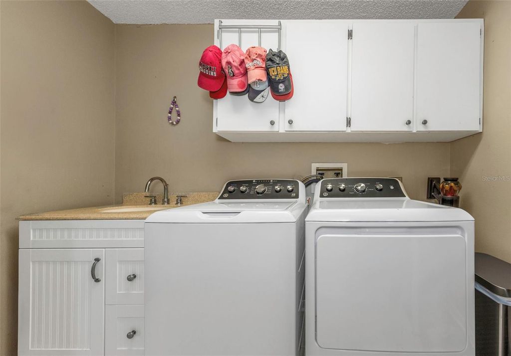 Image 48 of property listing at 1620 COUNTRY LANE, Dunedin, FL 34698