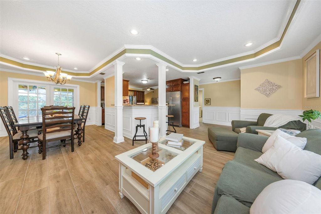 Image 9 of property listing at 1620 COUNTRY LANE, Dunedin, FL 34698