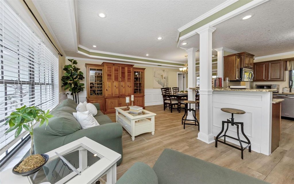 Image 10 of property listing at 1620 COUNTRY LANE, Dunedin, FL 34698