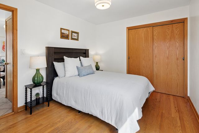 6905 W Leland Avenue, Harwood Heights, IL 60706
