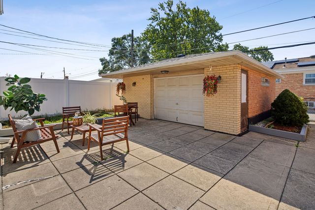 6905 W Leland Avenue, Harwood Heights, IL 60706