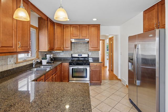 6905 W Leland Avenue, Harwood Heights, IL 60706
