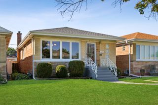 6905 W Leland Avenue, Harwood Heights, IL 60706