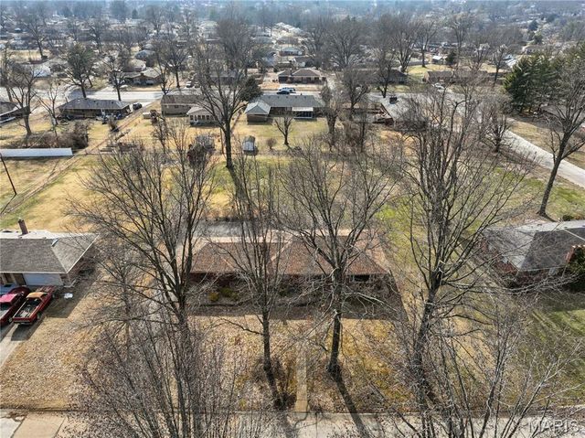 838 Middleboro Drive, St Louis, MO 63125