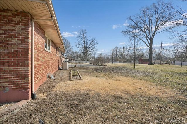 838 Middleboro Drive, St Louis, MO 63125