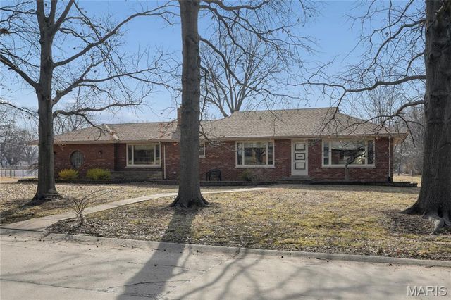 838 Middleboro Drive, St Louis, MO 63125