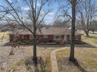 838 Middleboro Drive, St Louis, MO 63125