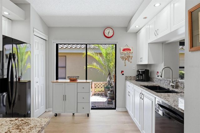 211 CARRIAGE HOUSE LANE 211, Nokomis, FL 34275