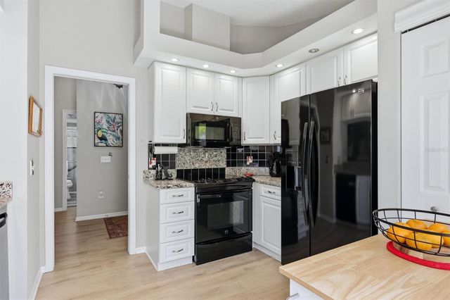 211 CARRIAGE HOUSE LANE 211, Nokomis, FL 34275