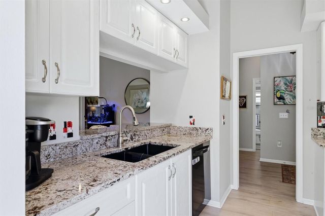 211 CARRIAGE HOUSE LANE 211, Nokomis, FL 34275