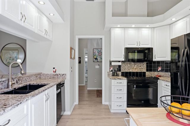 211 CARRIAGE HOUSE LANE 211, Nokomis, FL 34275