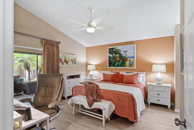 211 CARRIAGE HOUSE LANE 211, Nokomis, FL 34275