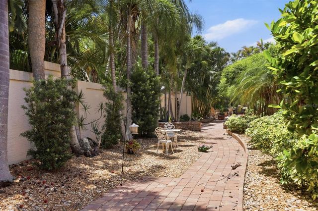 211 CARRIAGE HOUSE LANE 211, Nokomis, FL 34275