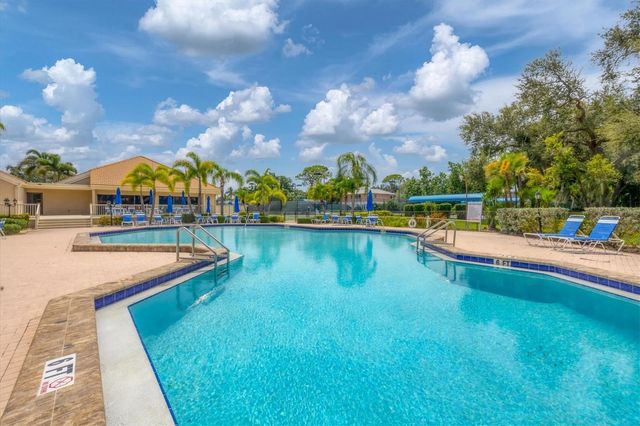 211 CARRIAGE HOUSE LANE 211, Nokomis, FL 34275