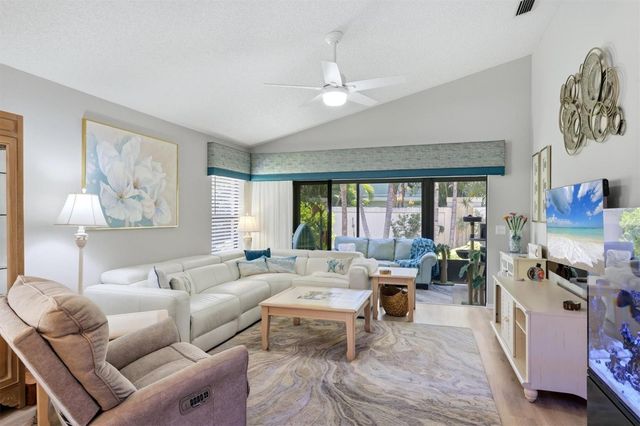 211 CARRIAGE HOUSE LANE 211, Nokomis, FL 34275
