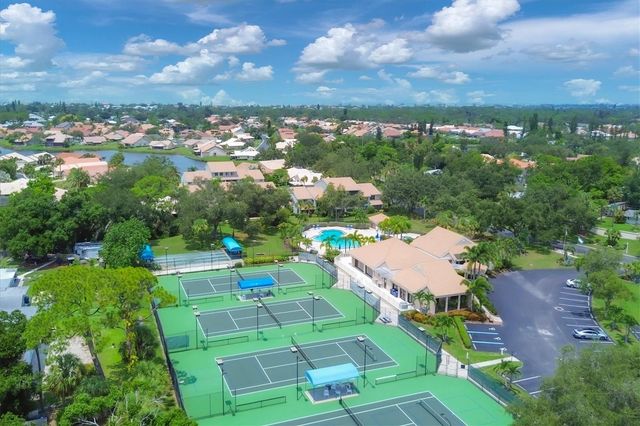 211 CARRIAGE HOUSE LANE 211, Nokomis, FL 34275