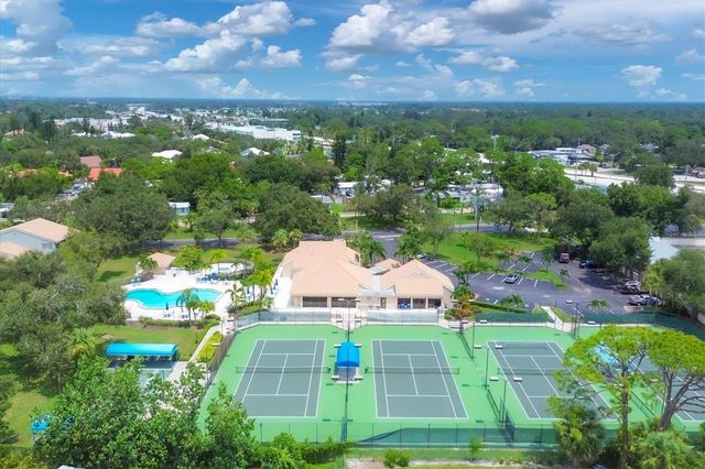 211 CARRIAGE HOUSE LANE 211, Nokomis, FL 34275