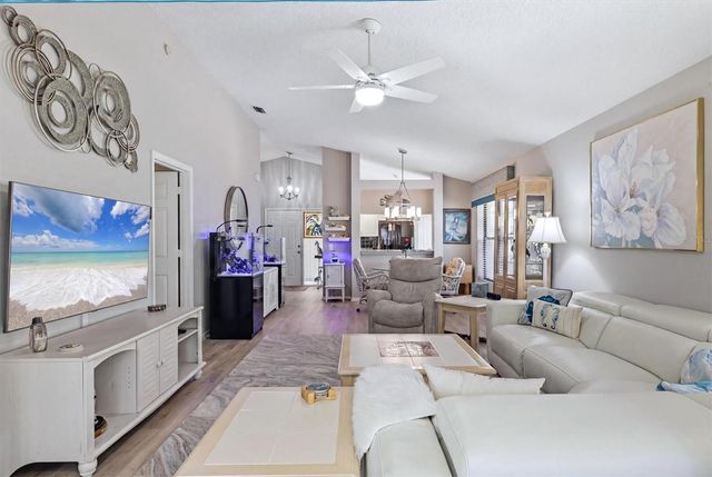 211 CARRIAGE HOUSE LANE 211, Nokomis, FL 34275