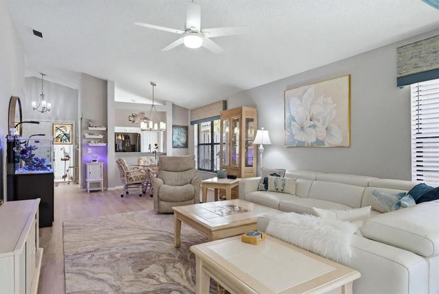 211 CARRIAGE HOUSE LANE 211, Nokomis, FL 34275