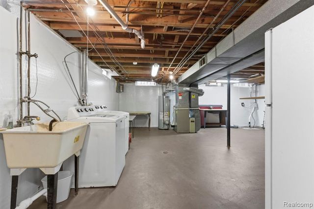 15409 Westlake Street, Taylor, MI 48180