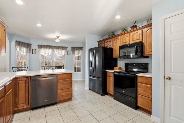 102 Diamond Hill Court, Hollister, MO 65672