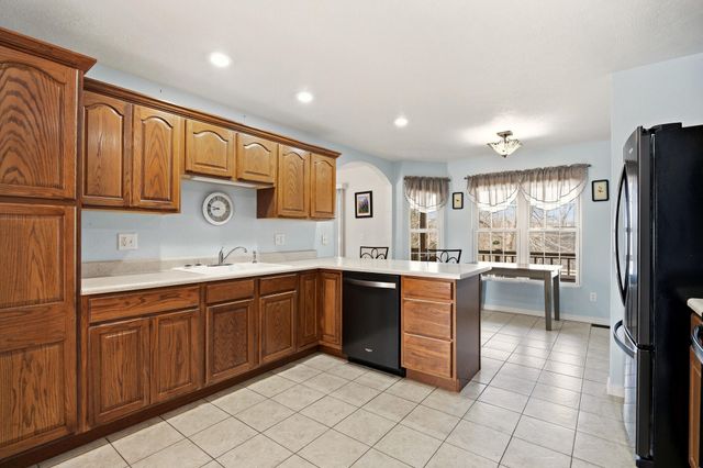 102 Diamond Hill Court, Hollister, MO 65672