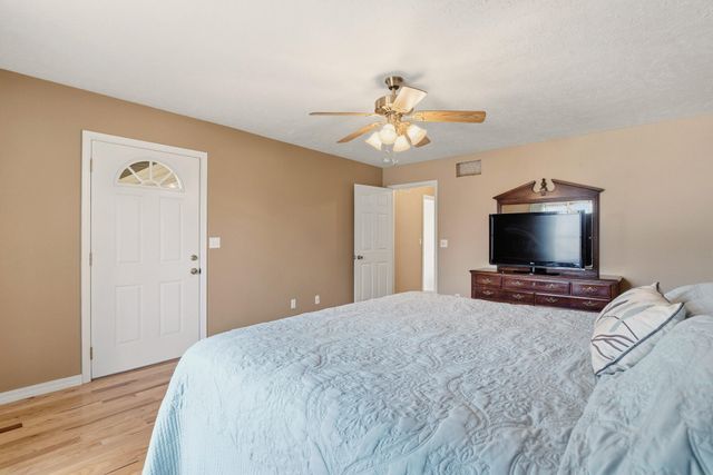 102 Diamond Hill Court, Hollister, MO 65672