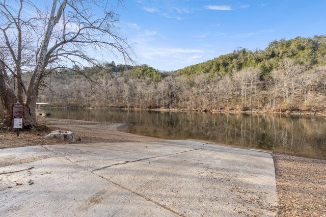 102 Diamond Hill Court, Hollister, MO 65672