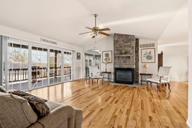 102 Diamond Hill Court, Hollister, MO 65672