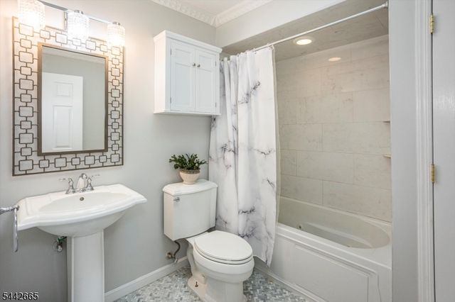 10 Brookstone Cir, Parsippany-troy Hills Twp., NJ 07950