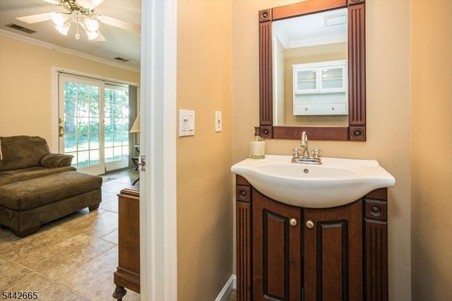 10 Brookstone Cir, Parsippany-troy Hills Twp., NJ 07950