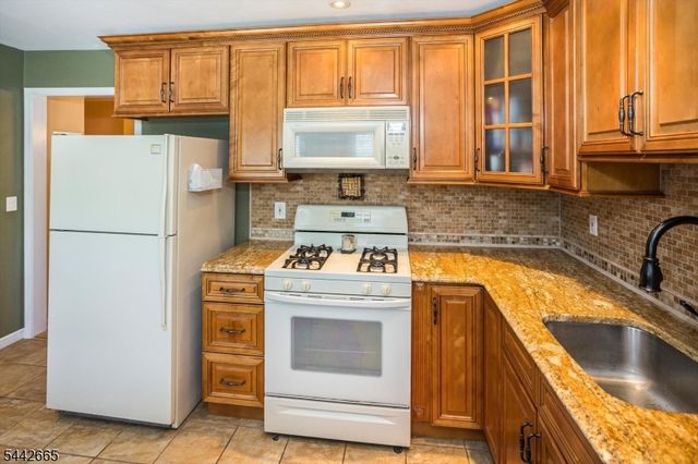 10 Brookstone Cir, Parsippany-troy Hills Twp., NJ 07950