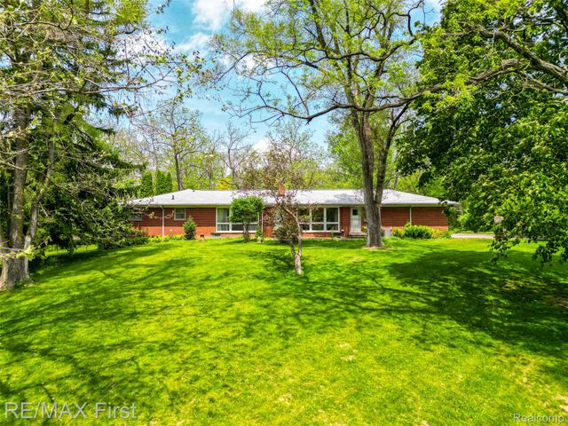 33277 W 11 Mile Road, Farmington Hills, MI 48336