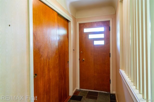 33277 W 11 Mile Road, Farmington Hills, MI 48336