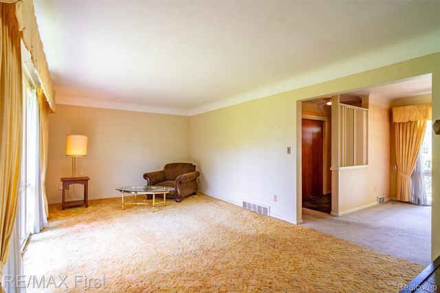 33277 W 11 Mile Road, Farmington Hills, MI 48336
