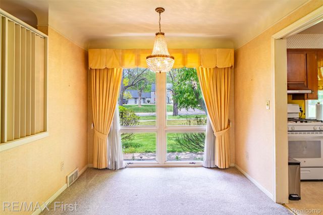 33277 W 11 Mile Road, Farmington Hills, MI 48336