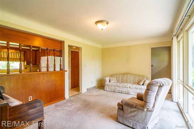 33277 W 11 Mile Road, Farmington Hills, MI 48336