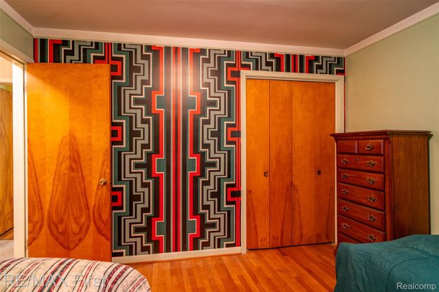 33277 W 11 Mile Road, Farmington Hills, MI 48336