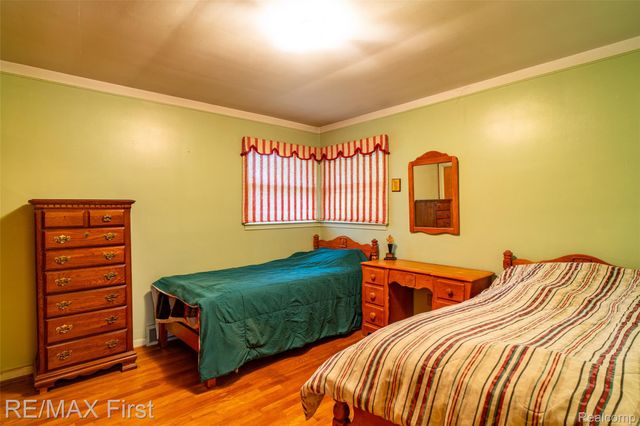 33277 W 11 Mile Road, Farmington Hills, MI 48336