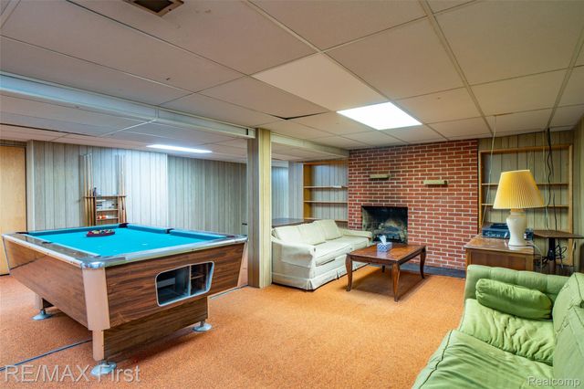 33277 W 11 Mile Road, Farmington Hills, MI 48336