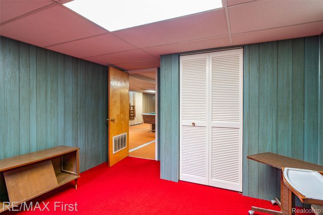 33277 W 11 Mile Road, Farmington Hills, MI 48336