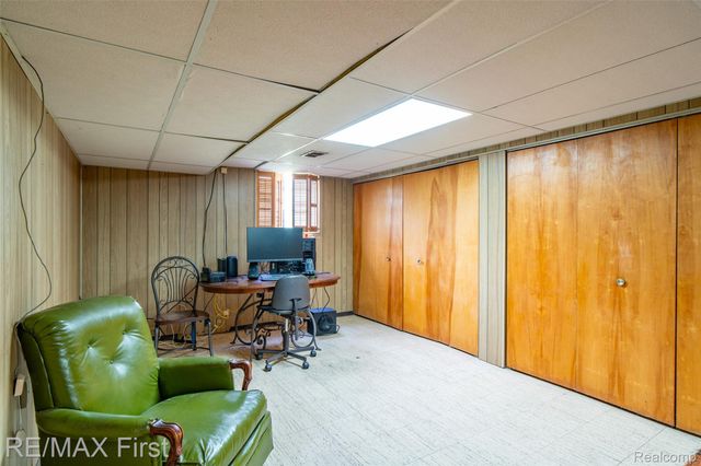 33277 W 11 Mile Road, Farmington Hills, MI 48336