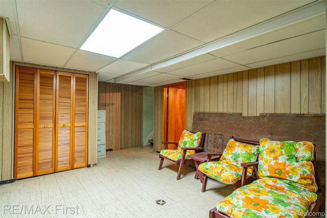 33277 W 11 Mile Road, Farmington Hills, MI 48336