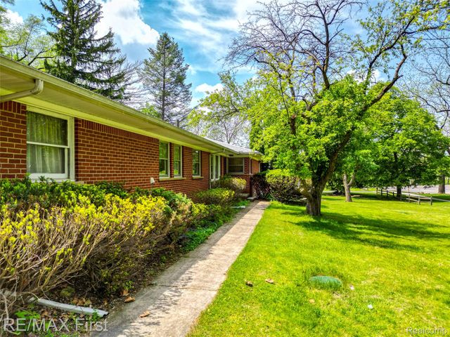 33277 W 11 Mile Road, Farmington Hills, MI 48336