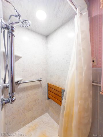 33277 W 11 Mile Road, Farmington Hills, MI 48336