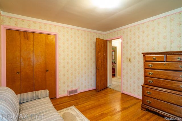 33277 W 11 Mile Road, Farmington Hills, MI 48336