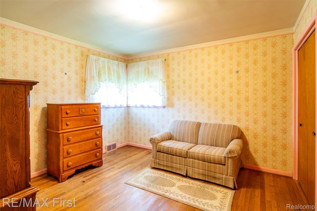 33277 W 11 Mile Road, Farmington Hills, MI 48336